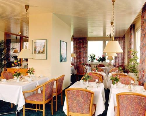 Garden Hotel Крефелд Ресторант снимка