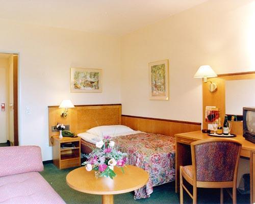 Garden Hotel Крефелд Стая снимка
